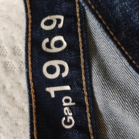 Shorts - Picture 3 of 5